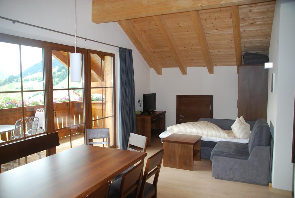 Apart Acasa Apartman Fiss Szoba fotó